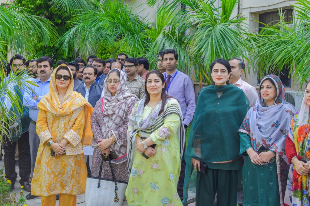 First Day of Implementation of the Notification at UHS Campuses — photo 5