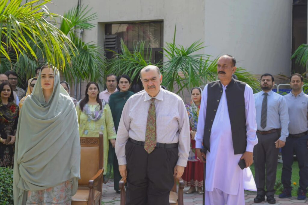 First Day of Implementation of the Notification at UHS Campuses — photo 7